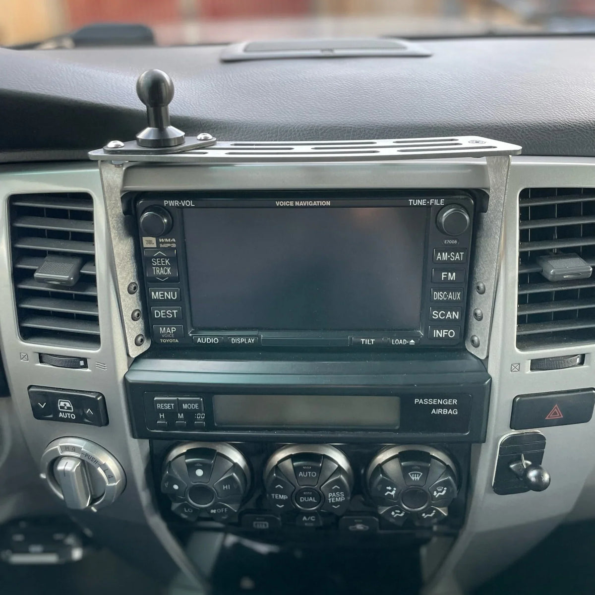 Toyota 4Runner Dash Mount — 2003–2009