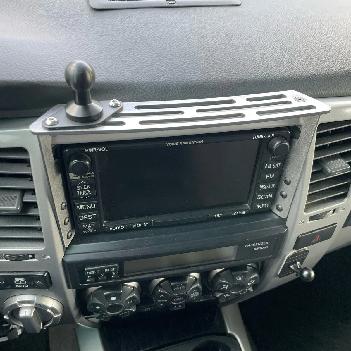 Toyota 4Runner Dash Mount — 2003–2009